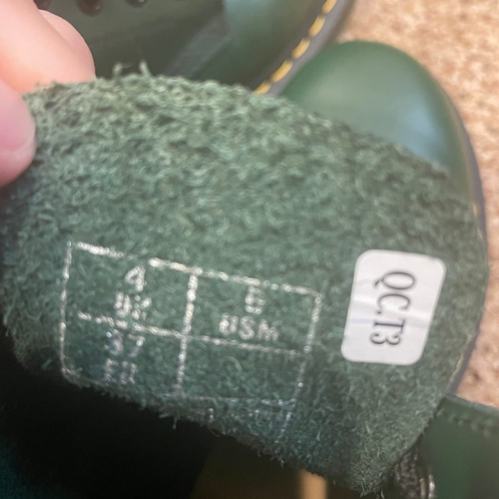 Dr. Martens 1460 Boots Green - Picture 3 of 3